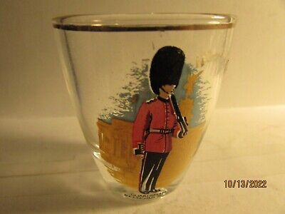 Vintage Buckingham Palace / Guardsman- France Made- scene on shotglass-nice (B1)