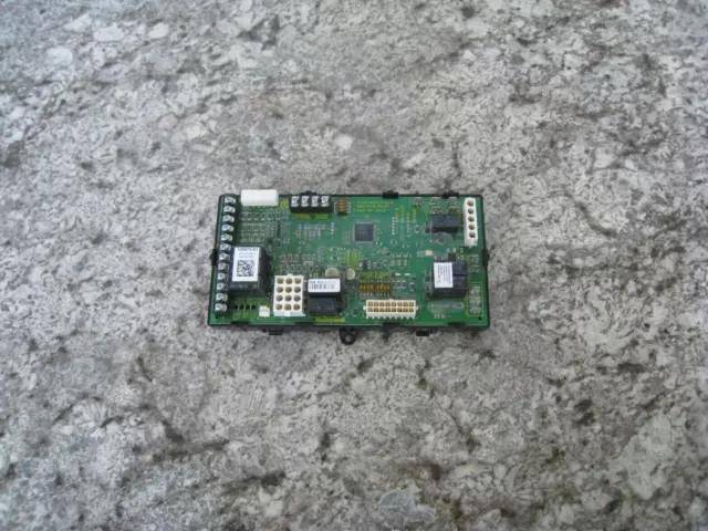 Lennox Honeywell 100870-01 S9230F1006 63W27 Furnace Control Circuit Board Used