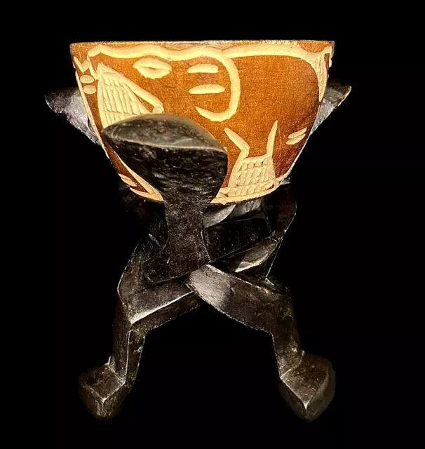 Statue A Ghanaian artisan has crafted a stunning neem wood bowl. statue-6631