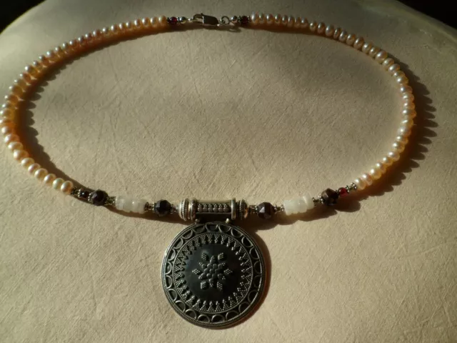 Collier mit Perlen, Regenbogenmondstein, Granat und Medaillon, 925 Silber, 45 cm 3