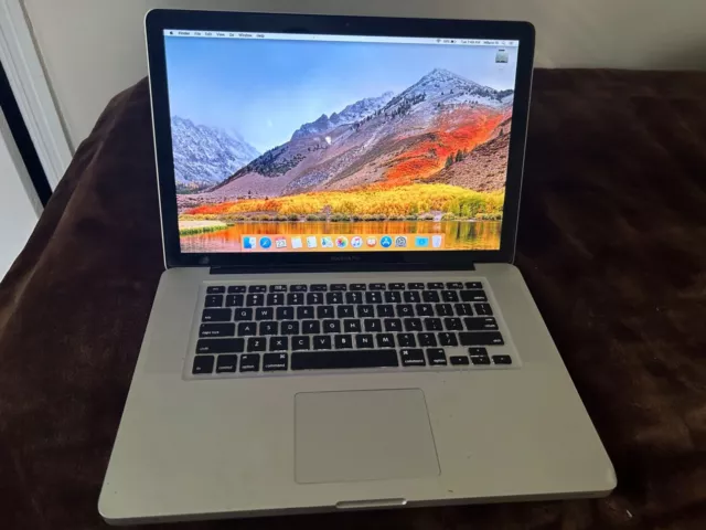 Apple Macbook Pro 15” 2010 Core i5 2.4 GHz 4GB Ram 500GB HDD [NL103]
