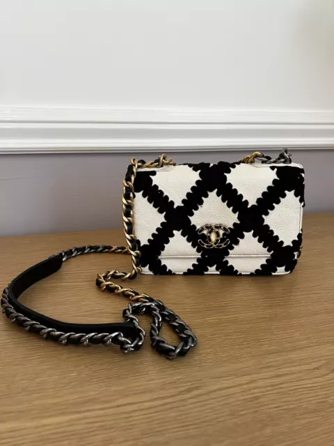 Limited Edition CHANEL Shoulder Bag - Chain Strap With Black Stitching Detail