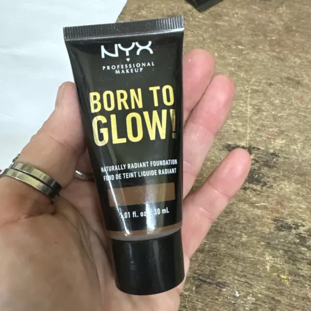 NYX Born to Glow Radiant Foundation Iridescent Finish 30ml - Deep Btgrf22 New