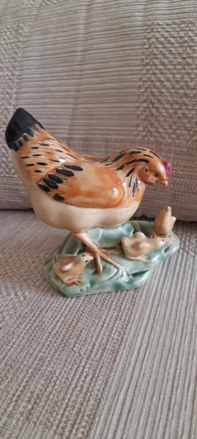 Ceramic Hen with Her Chicks VGC