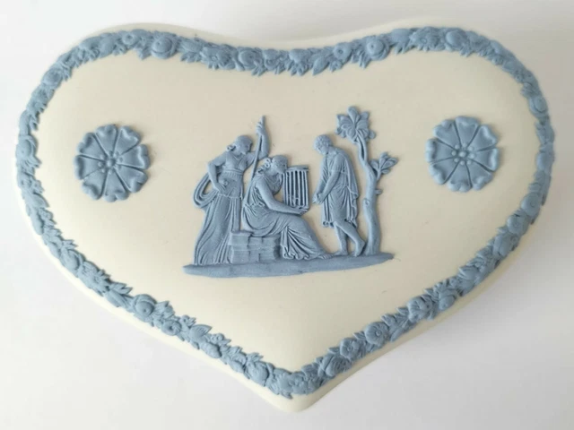 Wedgwood Jasperware Blau auf Weiß Schmuckkästchen Group Mit Käfig