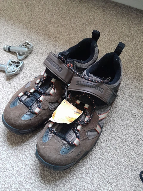Shimano MT41 SPD Schuhe, EU Größe 43 ungetragene und klipellose Pedale