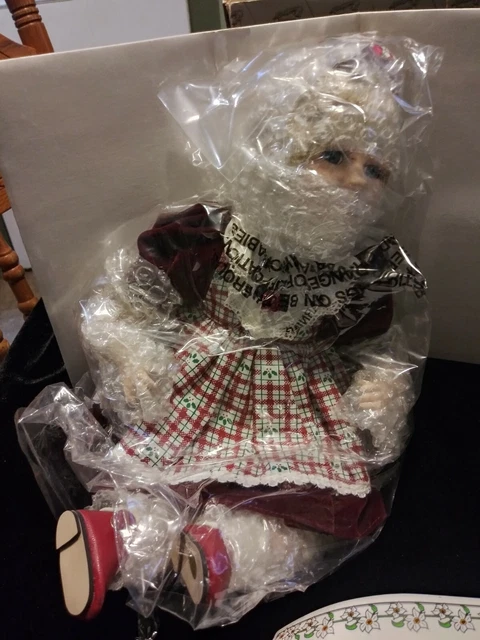 Porcelain Stephanie & Sabrina Dolls - Heritage Signature Collection NIB w/COA 3