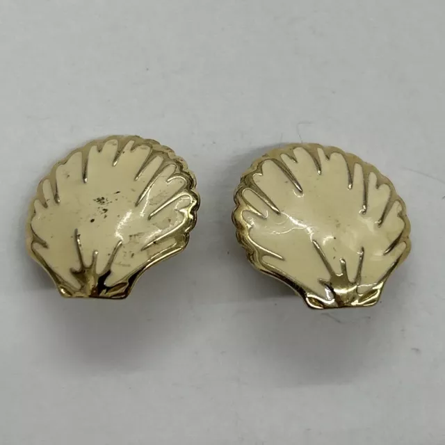 Vintage Trifari Seashell Gold Tone And Cream Enamel Clip Earrings P4