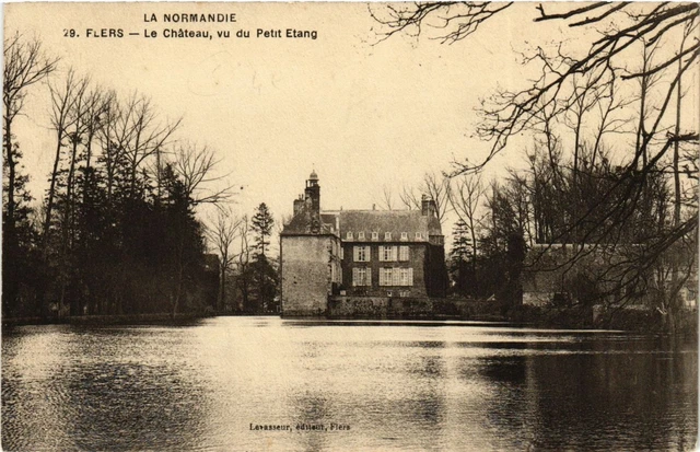 CPA AK La Normandie - FLERS - Le Chateau vu du Petit Etang (356010)