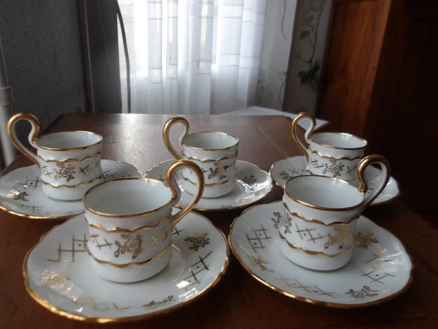 5 tasses à café moka et 6 soucoupes porcelaine dlg Limoges .or & blanc. TBE