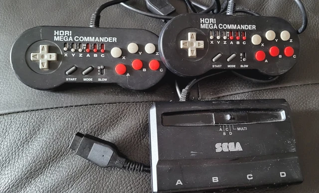 SEGA TAP  / HAA-2652 / MD / Megadrive avec deux manettes HORI COMMANDER testées