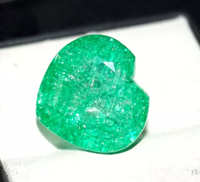 Natural 16.5 Ct EGL Certified Colombian Green Emerald Loose Gemstone Heart Cut