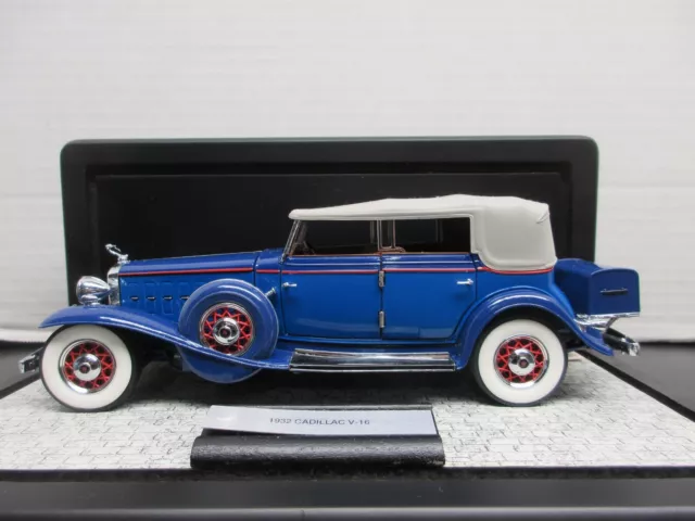 FRANKLIN MINT 1/24 1934 CADILLAC V-16 DIECAST CAR w/DISPLAY CASE