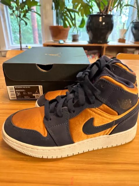 Nike Air Jordan 1 mid SE (GS) Obsidian / Hyper Violet Nike Air Jordan 1 mid SE (GS) Obsidian / Hyper Violet