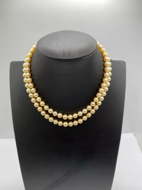 Collana di perle giapponesi coltivate in acqua salata. 100 perle 6-6,6 mm.