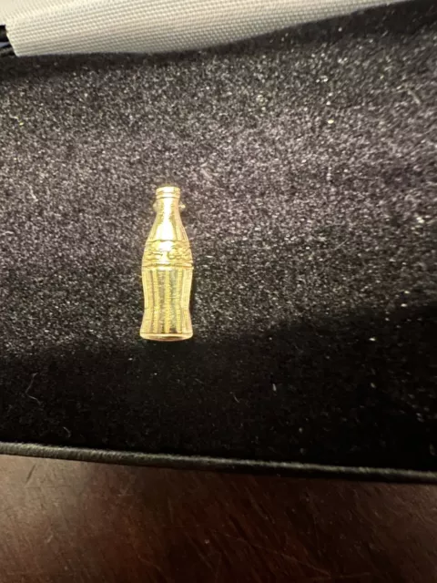 coca cola collectibles 10k Gold Pin.