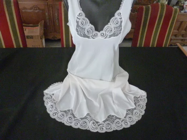 jolie combinaison & fond de robe vintage jolie dentelle T 46  ref K234