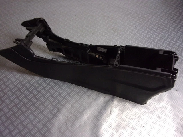Console centrale Mercedes classe B W246   A2466800200