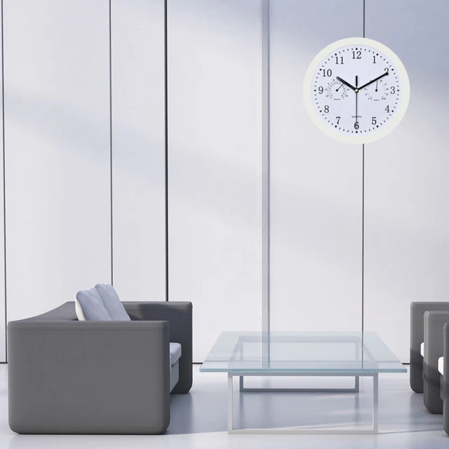 Reloj con humedad y temperatura colgante alrededor de la oficina