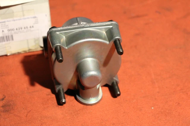 ORIGINAL MERCEDES BENZ Truck - Wabco Valve Relay Valve 0004296544 NEW ...