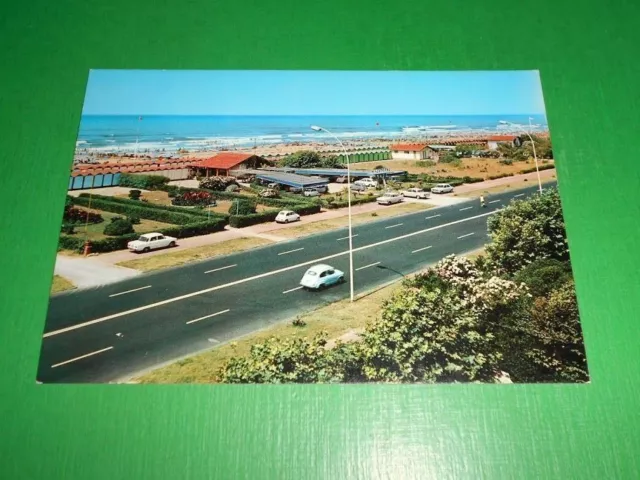 Cartolina Forte dei Marmi - Lungomare e spiaggia 1965 ca.