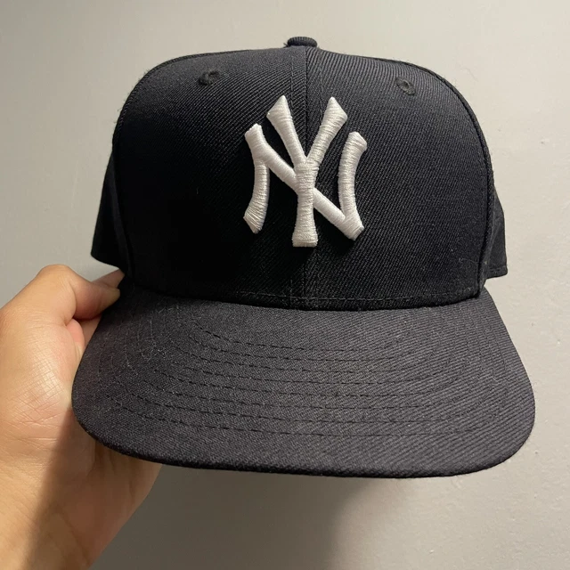 NEW YORK YANKEES Size 7 1/8 NEW ERA Navy FITTED MLB BASEBALL Gray Under-brim