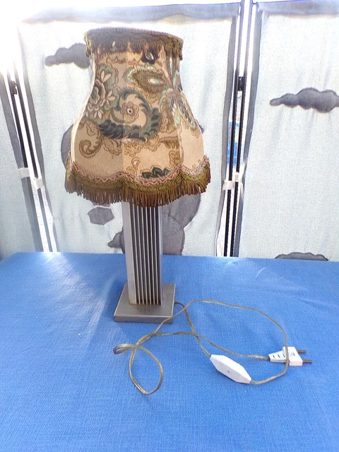 Ancienne lampe de bureau Art-Déco en aluminium avec motifs géométrique-abat-jour