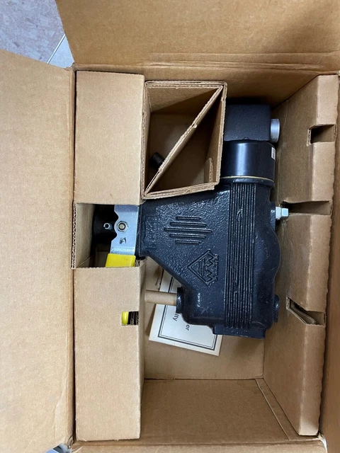 767, Float Type Low Water Cut-off w/ Built-in Blow-Down Valve (Steam)
