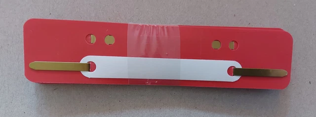 18 Heftstreifen aus Kunststoff / Metall - rot
