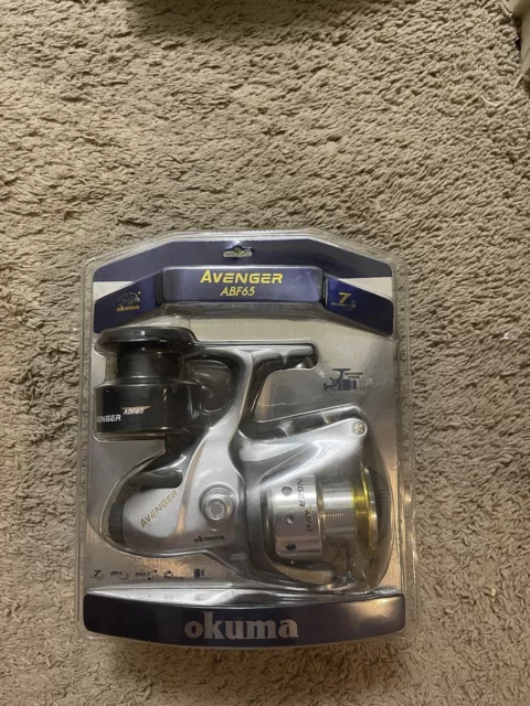 Fishing Reel Okuma Avenger Baitfeeder Spinning 7Bb 4.5:1 Size 320/20 ABF-65 RARE