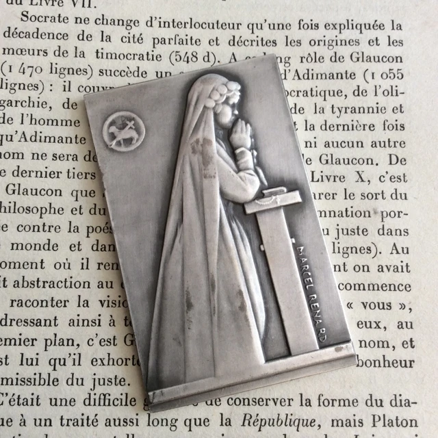 Médaille Plaque Communion Ste Thérèse Signée Vezien - Bronze Argenté, 6,6x4,2 Cm