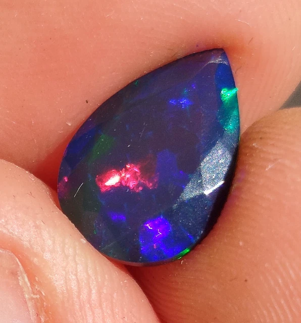 Opale Noire Naturelle Exceptionnelle - Poids 38,17 Carats - Taille Poire - Dimensions 26,1x25,6x13,6 Mm - Éthiopie