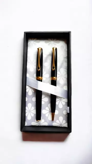 Diplomat Excellence A2 Fountain/Rollerball Pen Set - Black/Gold/Medium