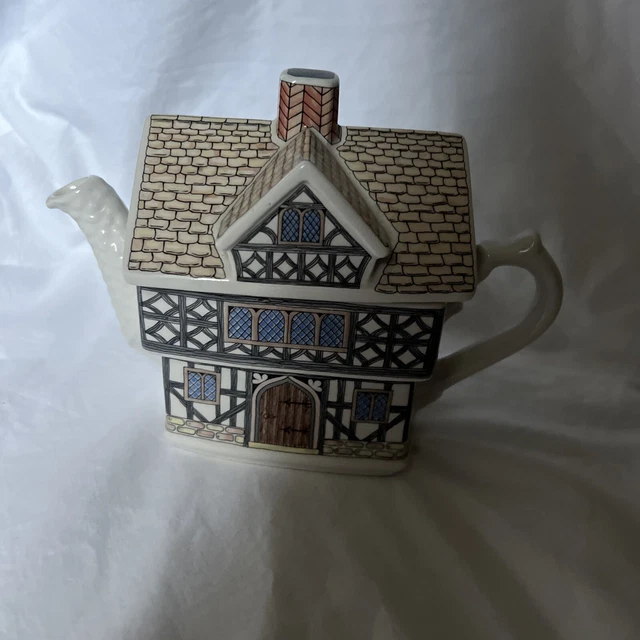 Sadler English Country Houses Tudor House Henry VIII 1509-1547 Collector Teapot