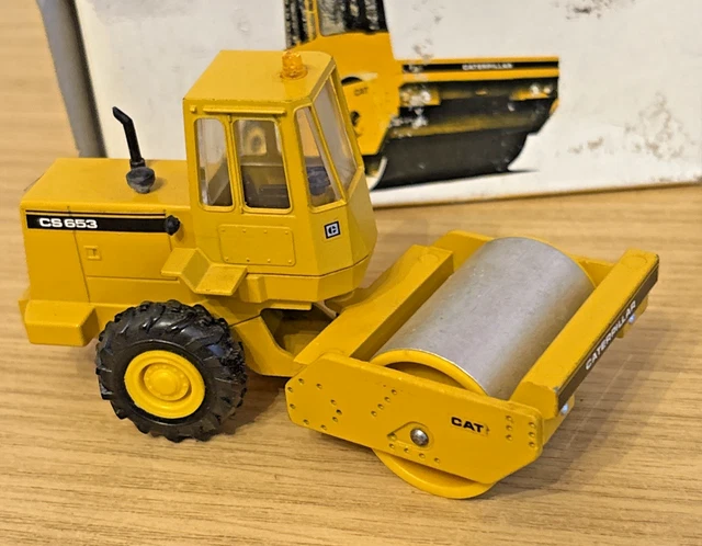 2851-4 Tractor De Orugas Caterpillar D6H Escala 1:50 (Modelo