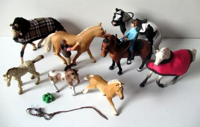 SCHLEICH - Lot de 5 chevaux, 3 poulains, 2 personnages + accessoires