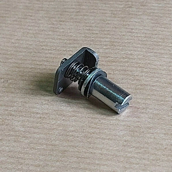 Vis de réglage hauteur de bras pour platine vinyle DUAL 1218.Pièce détachée.