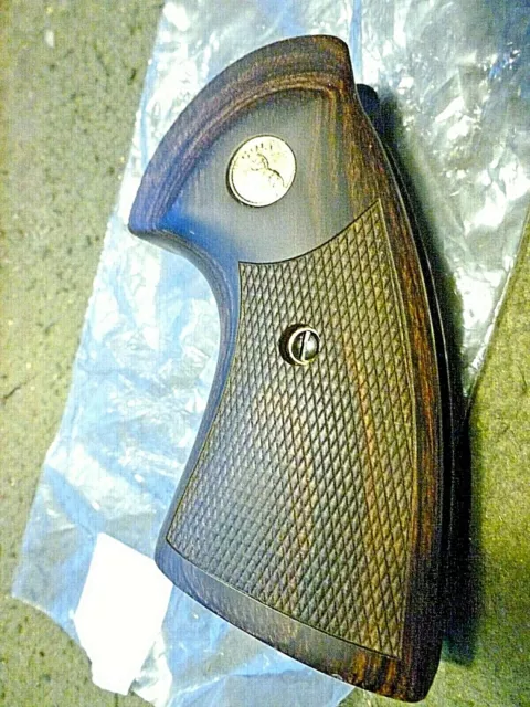 COLT FACTORY PYTHON Original Grip Super Walnut Checkered Colt Silver ...
