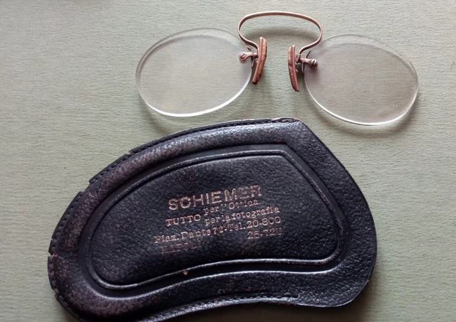 Occhialino per uomo montatura in lega oro basso titolo foderina pelle Primi ‘900