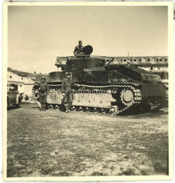 Orig. Foto russ. Beute Panzer T-28 Tank mit Kennung in Karpathen Ukraine 1941