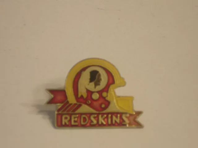 Lot 19 Redskins American Football Pin Badge - See Details