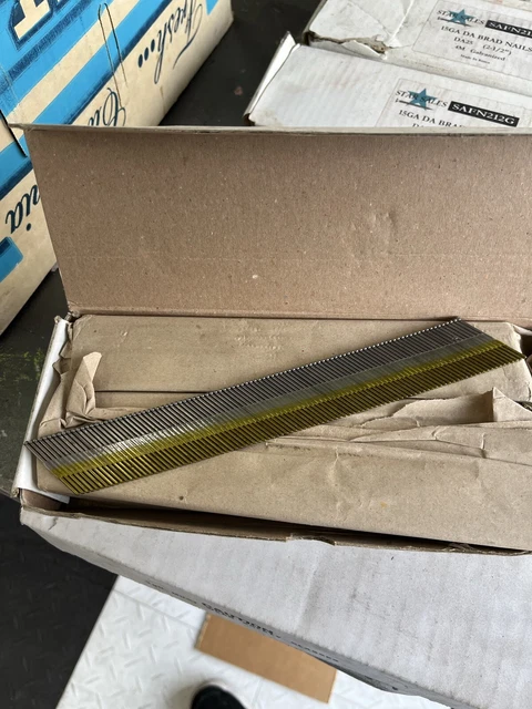 DA Type 15 Gauge 1.5” Bright Angle Brads Spotnails (3 Boxes 4,000 Count)