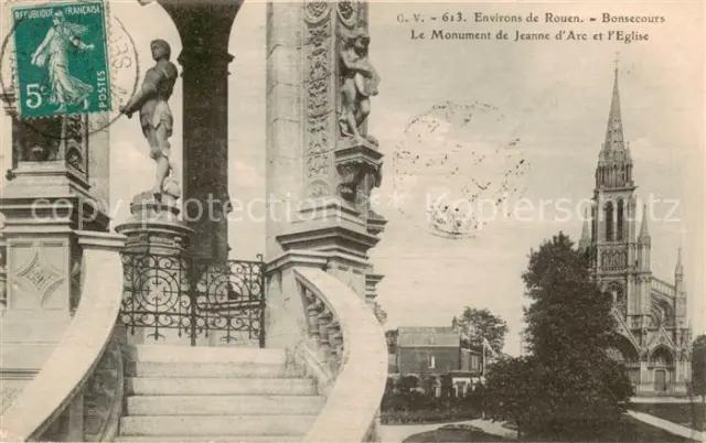 13799486 Rouen_76 Bonsecours Le Monument de Jeanne d’Arc et l'Eglise
