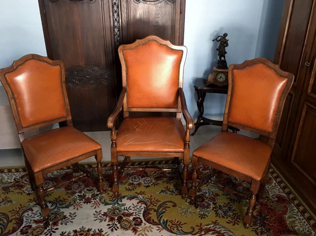 Tre Sillones De Estudio En Cuero Estilo Renacimiento