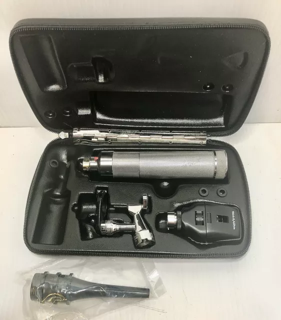 Welch Allyn Veterinary Set, 21700 Otoscope w/ Vet.Speculas, 11710 Ophthalmoscope