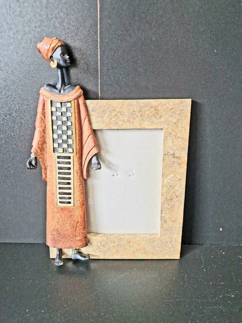 Cadre Photo Décoratif En Résine Avec Statuette Africaine – 15 X 11 Cm – Occasion