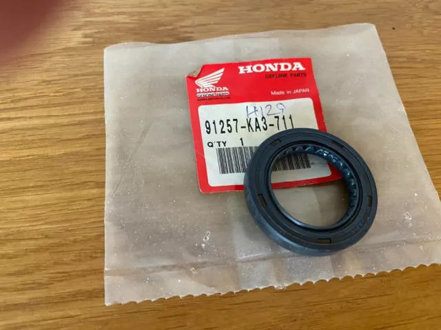 Honda front wheel seal CBR900RR CBR600F GL1500 VFR750F PC800 TRX250 VT1100