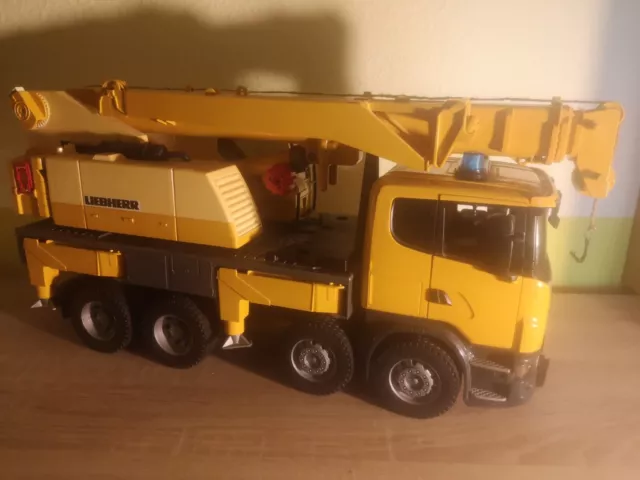 Bruder R-Serie Scania Liebherr Kran-LKW (03570)