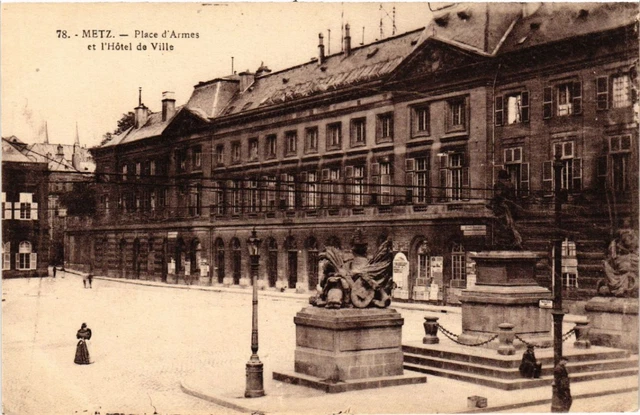 CPA AK METZ - Place d'Armes et l'Hotel de Ville (454826)