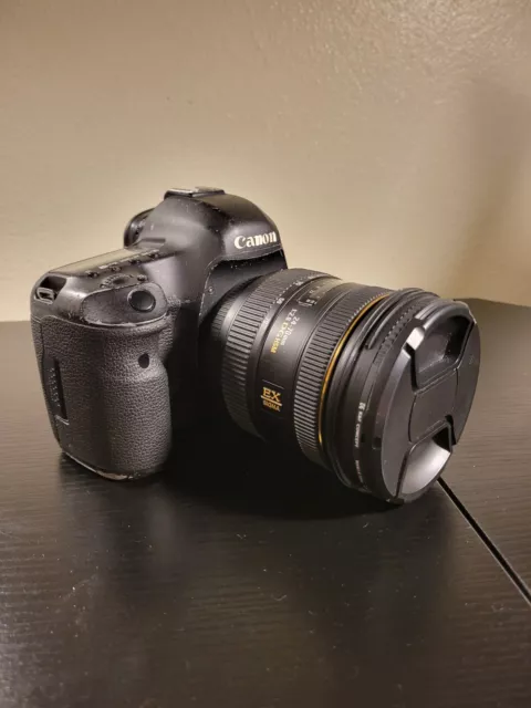 Canon EOS 5D Mark III 22.3 MP Digital SLR Camera - Black (Body Only)